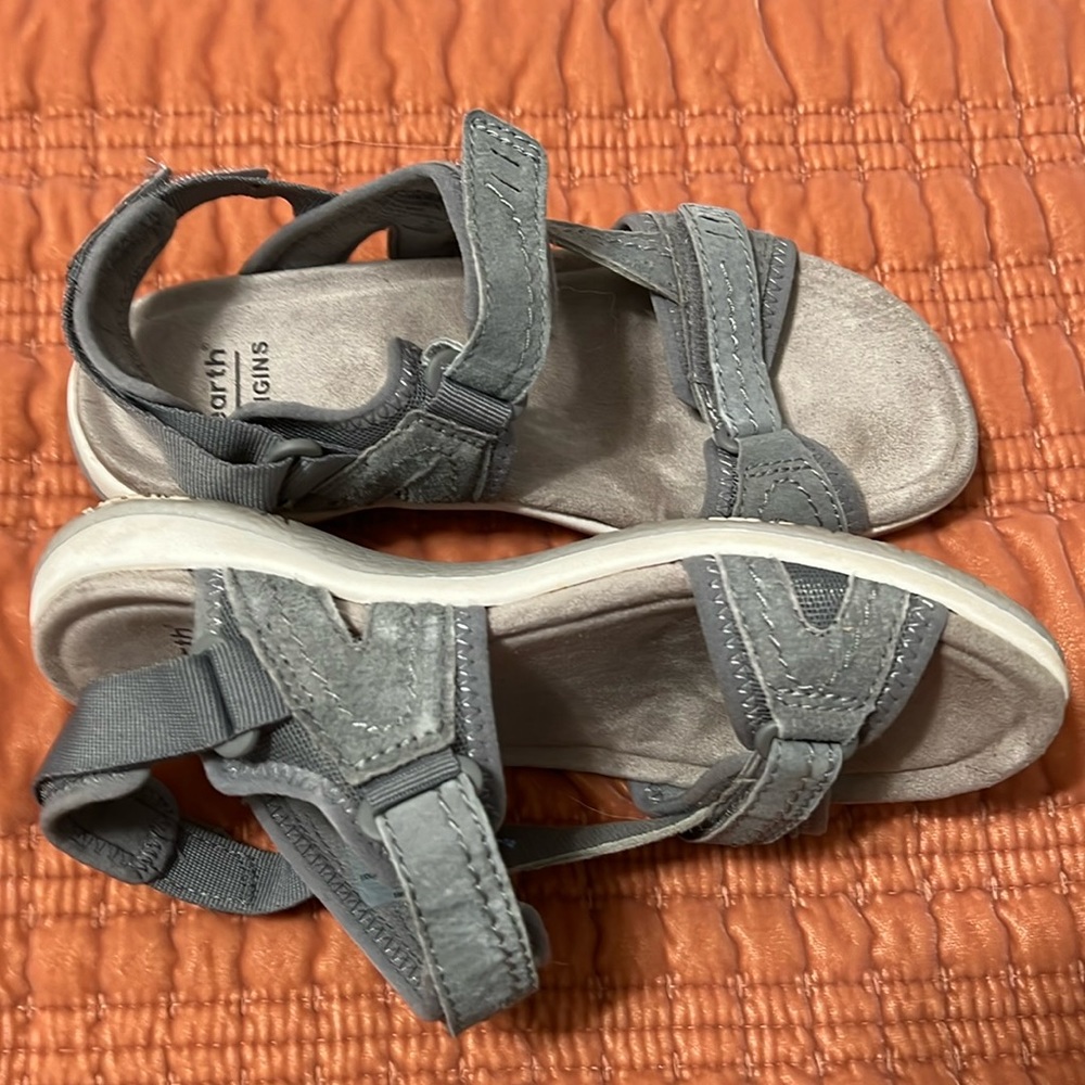 Earth Origins, frost gray, women’s size 6.5 sandals lightly worn